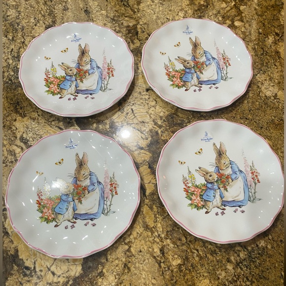 Beatrix Potter Peter Rabbit 10 1/2” scalloped Dinner Plate set of 4 - Brand New - Picture 2 of 4
